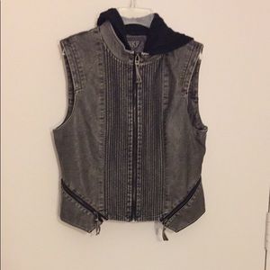Hoodie Vest, zips up